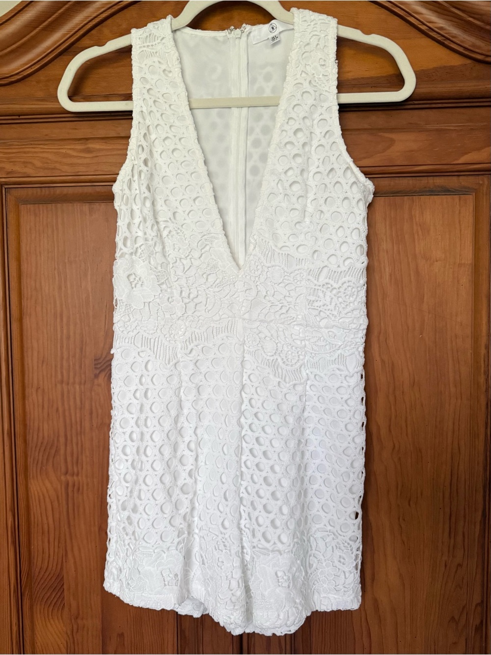 Missguided White Lace V-Neck Sleeveless romper size 4